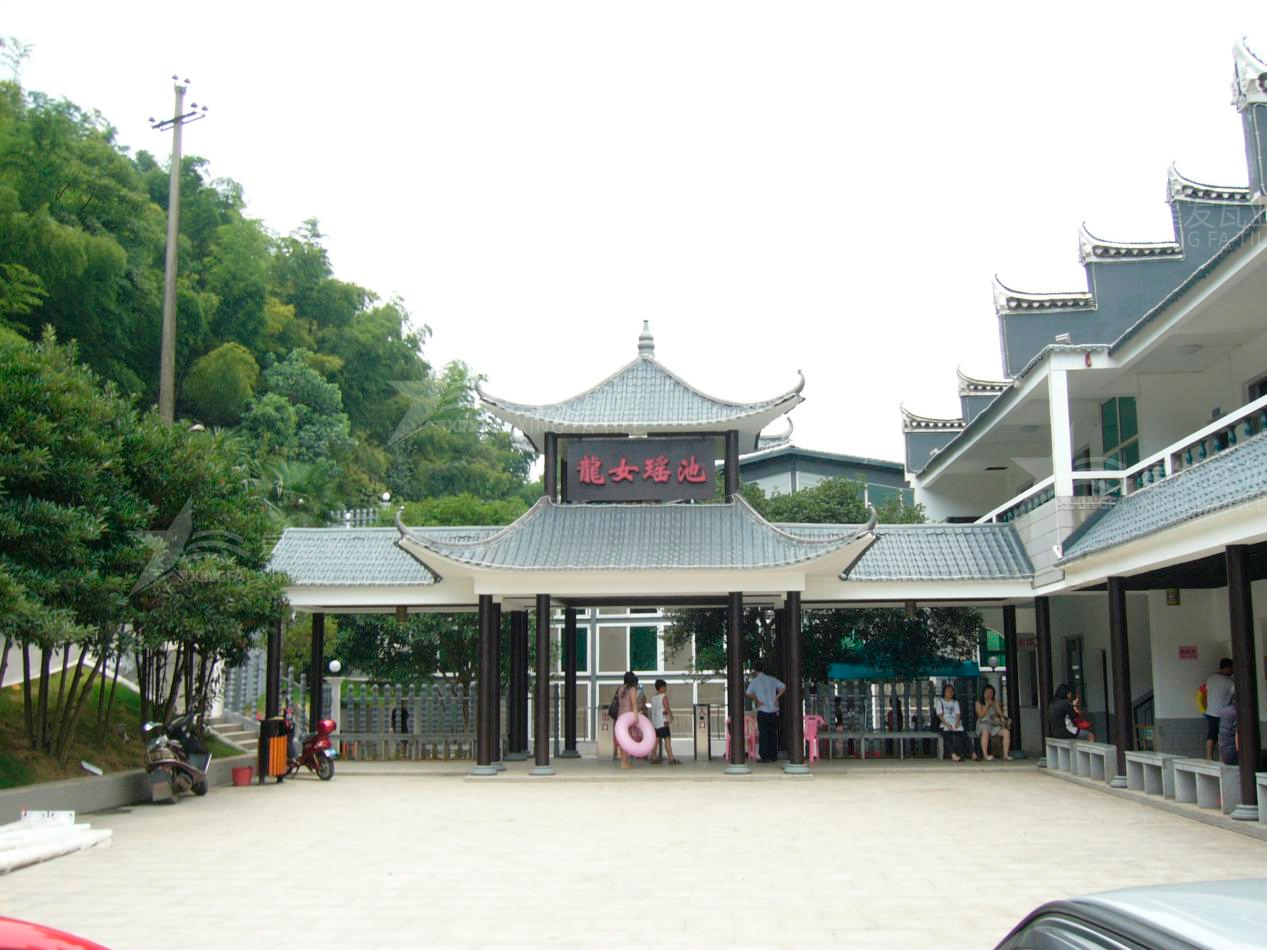 廈門屋頂材料合成樹脂瓦和不銹鋼瓦哪個好？選擇很重要！