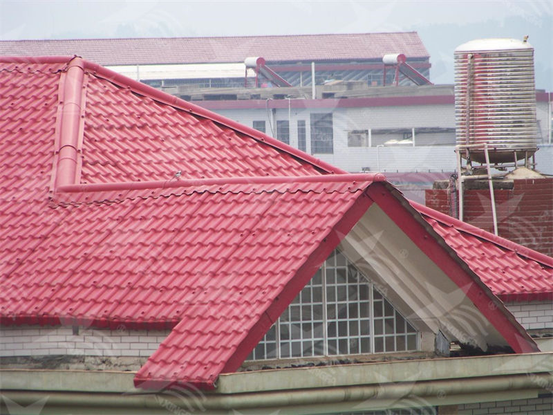 樹脂瓦 VS 琉璃瓦：哪個更適合您的屋頂？
